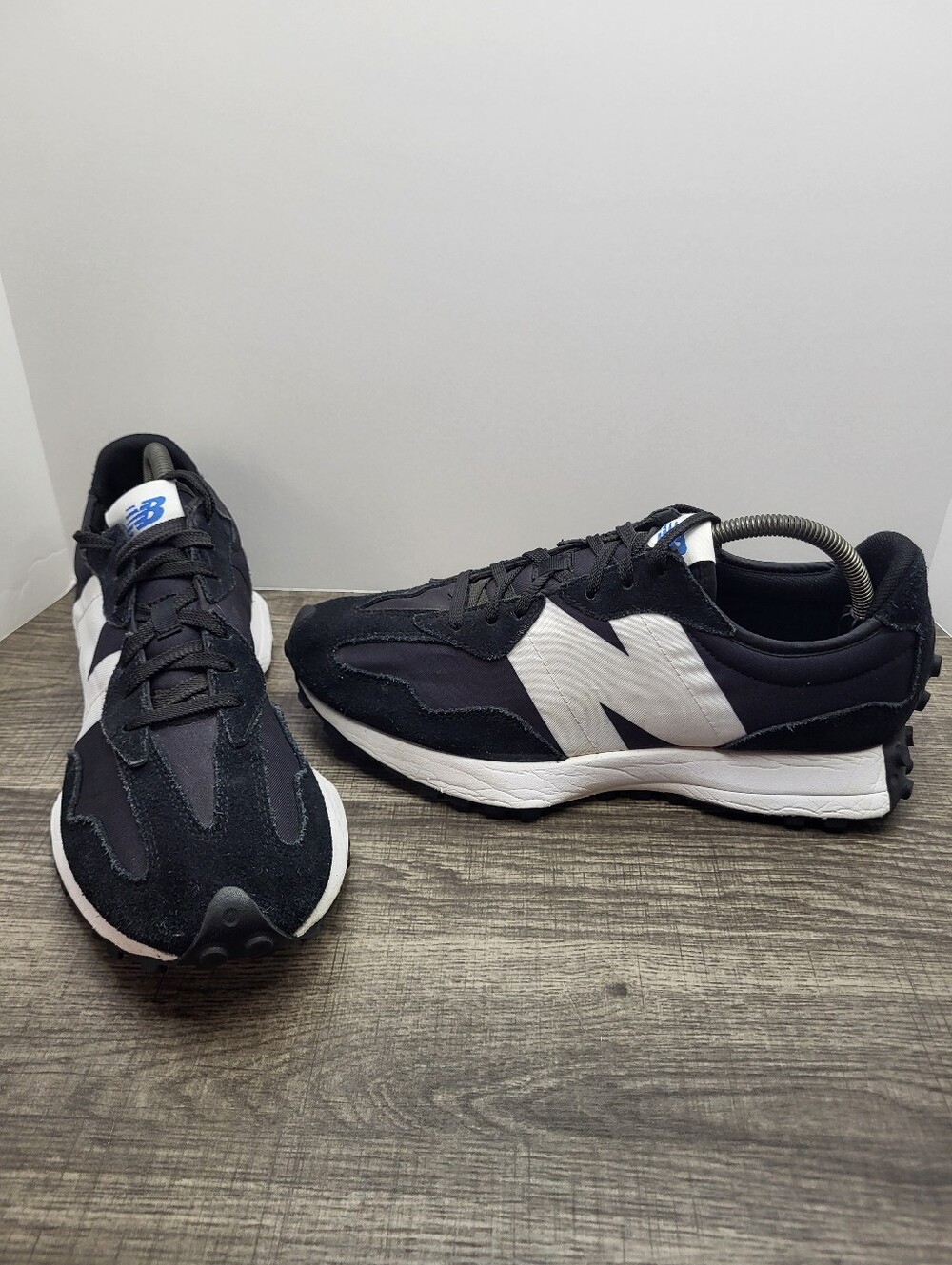 New Balance 327 Black White Lifestyle Shoe Sneakers Men's Size 9.5